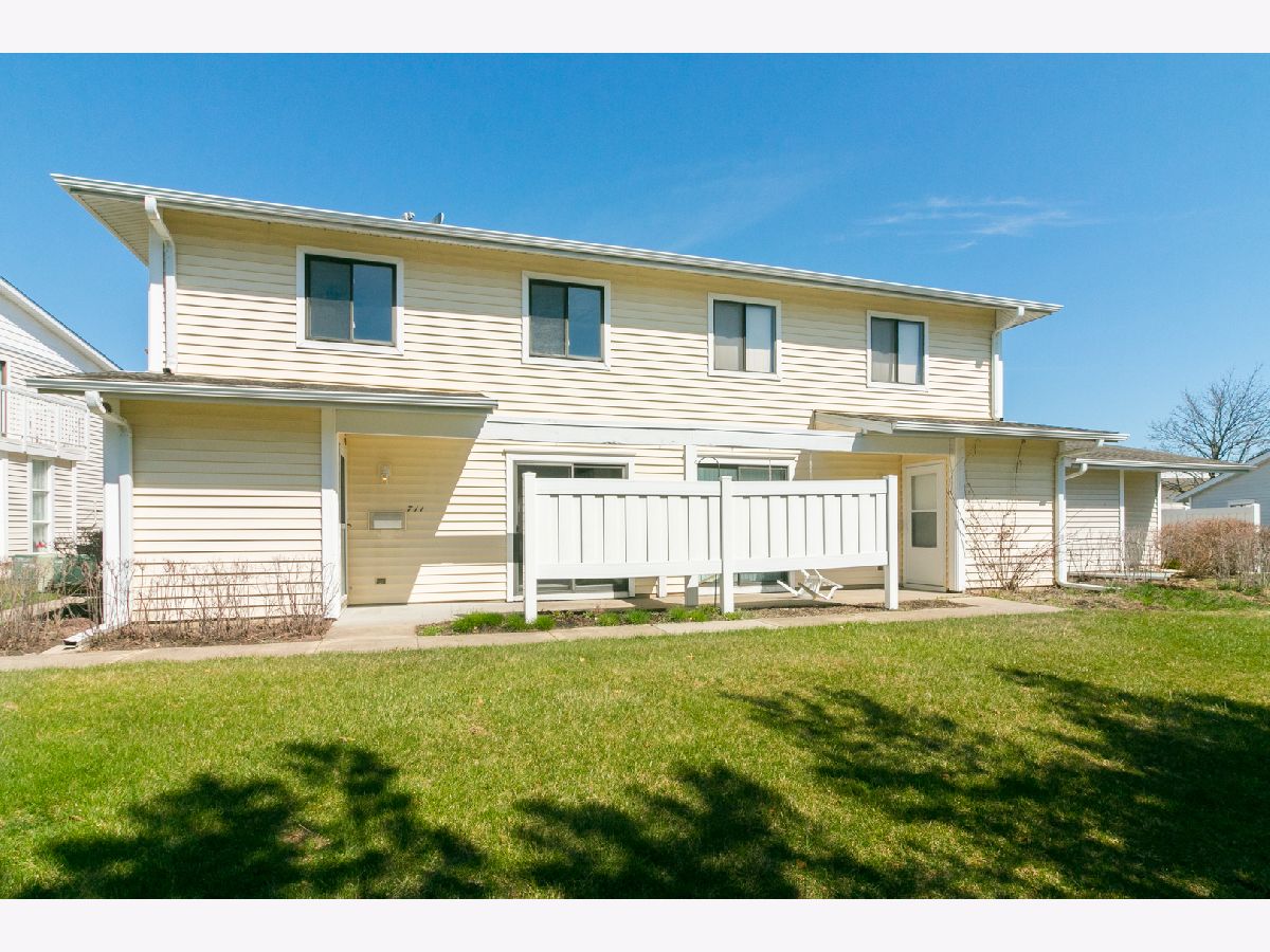 Townhomes & Condos Rented Dunbar Lakes Schaumburg Illinois, 711 Sunfish