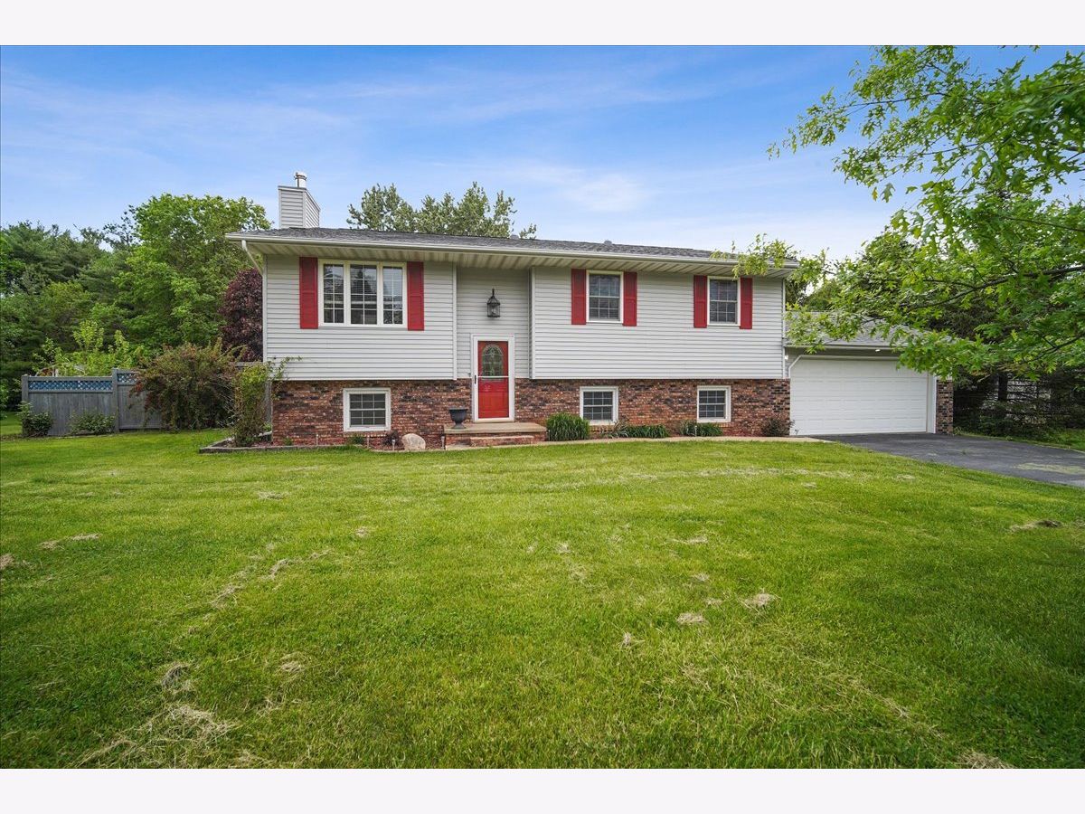 Homes Sold Tanglewood Bloomington Illinois, 19520 Lakewood