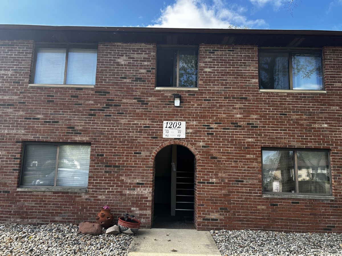 Condominiums Sold Willow Springs Urbana Illinois, 1202 Dean