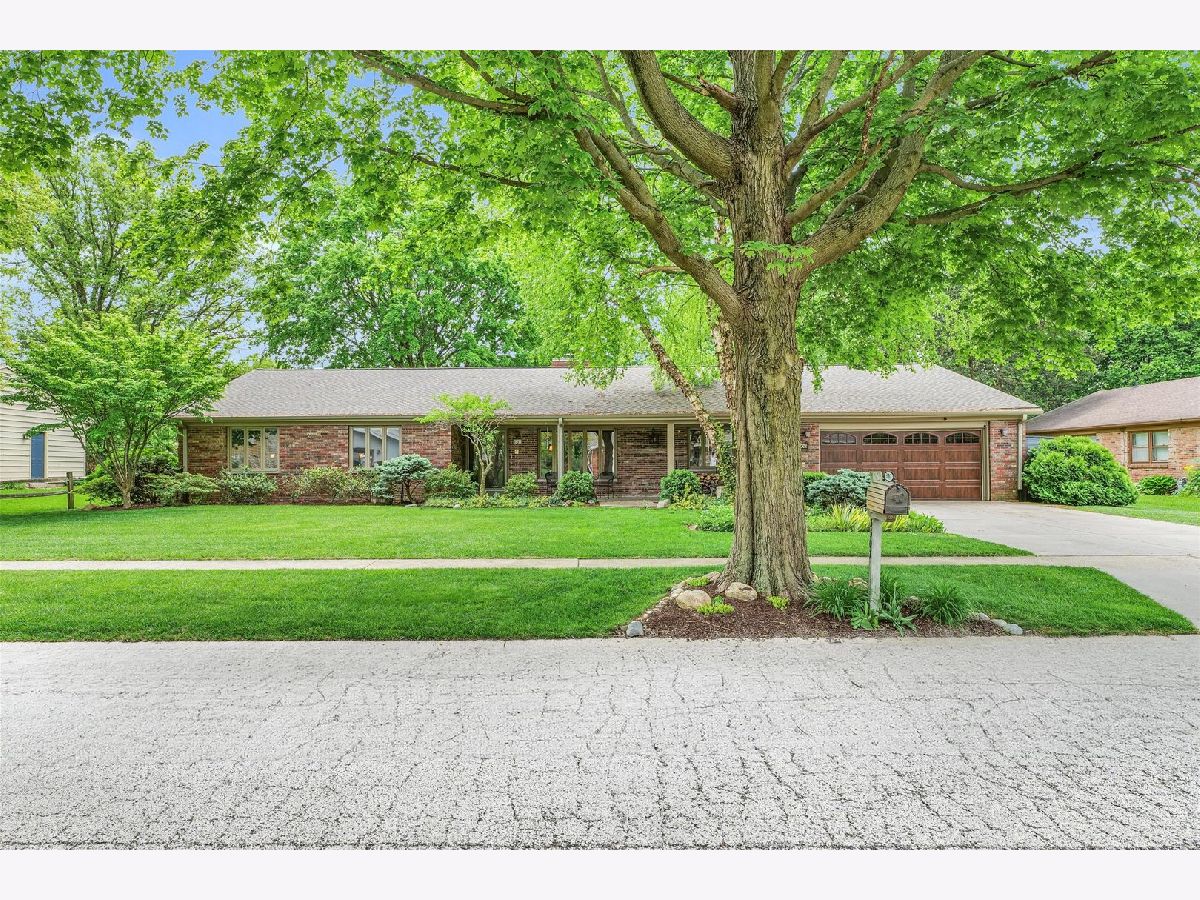 Homes & Condominiums Sold Lincolnshire Fields Champaign Illinois, 3307 Lakeshore