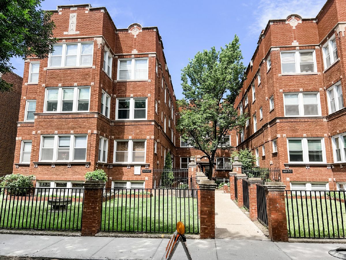 Condos & Townhomes Rented Olympia Columns Chicago Illinois, 4440 Beacon
