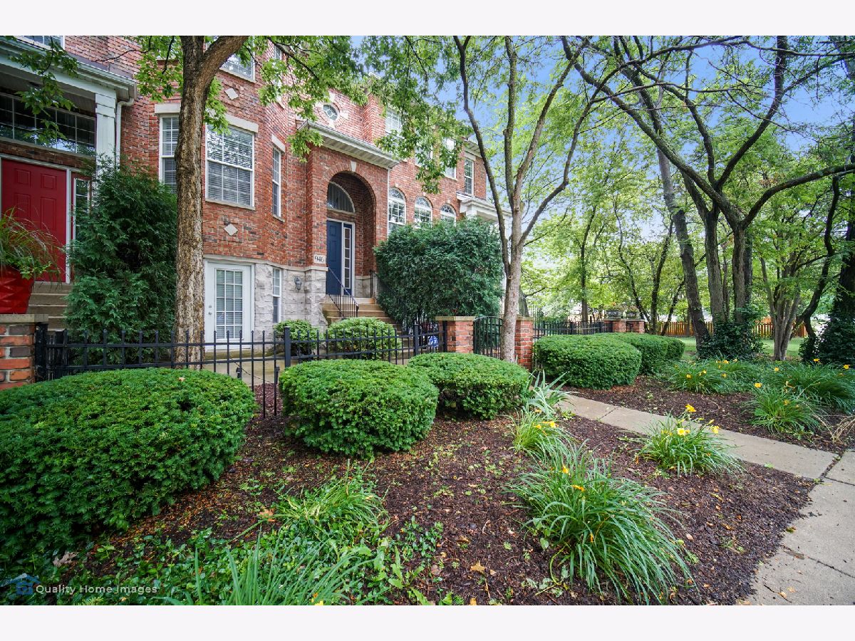Townhomes Rented Vintage Club Naperville Illinois, 946 Shandrew
