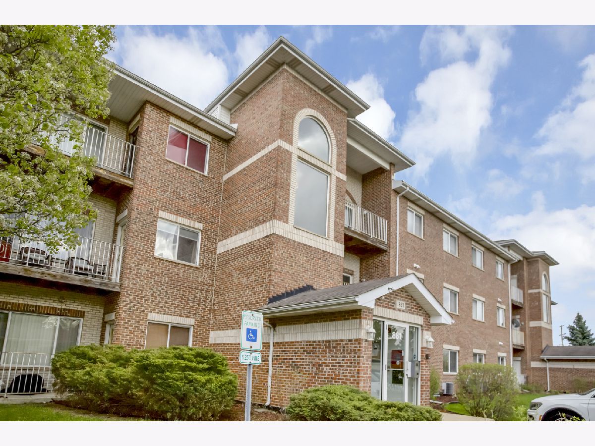 Condominiums Rented Amberwood Addison Illinois, 881 Swift