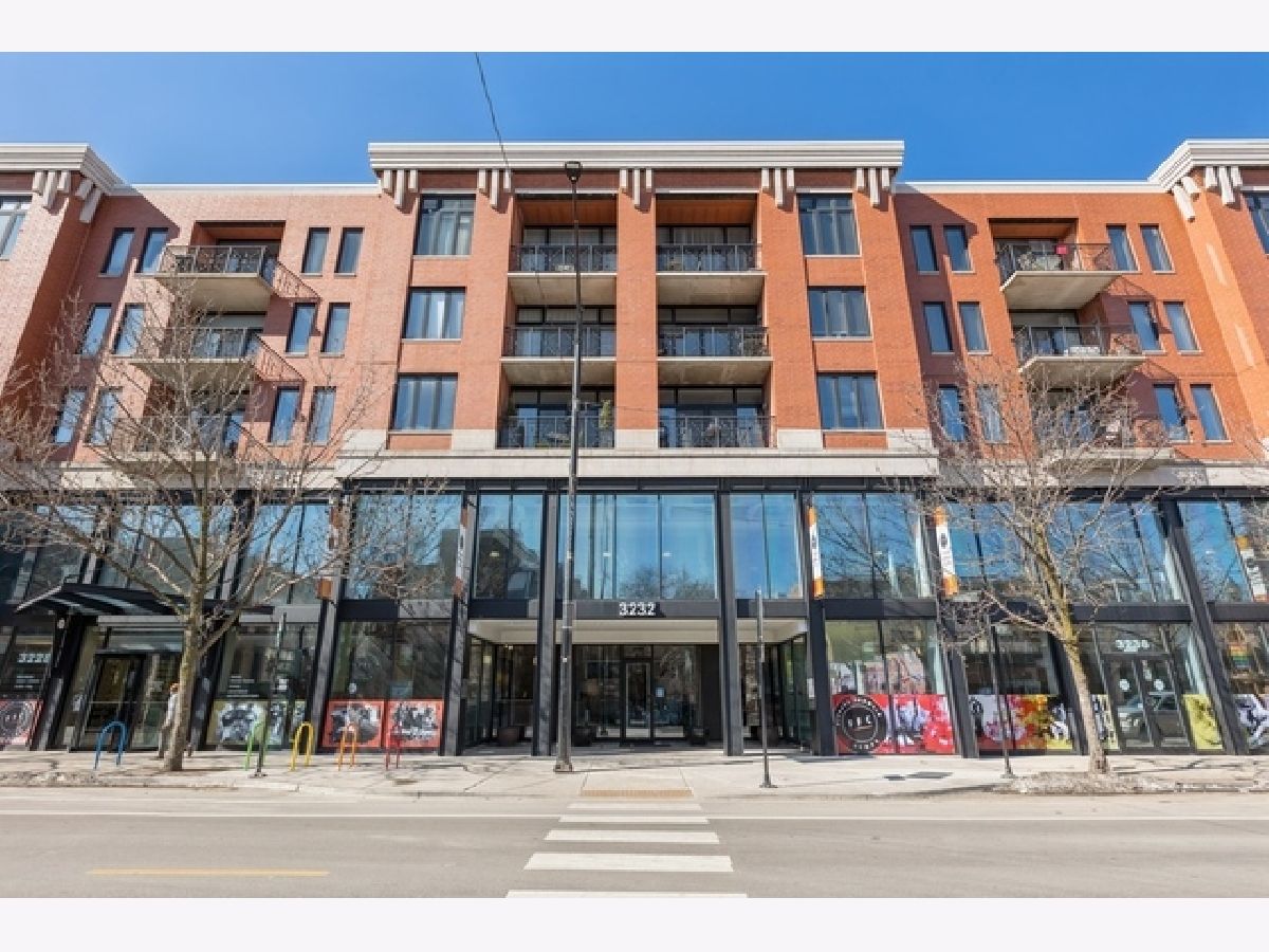 Condominiums Rented Plaza 32 Chicago Illinois, 3232 Halsted