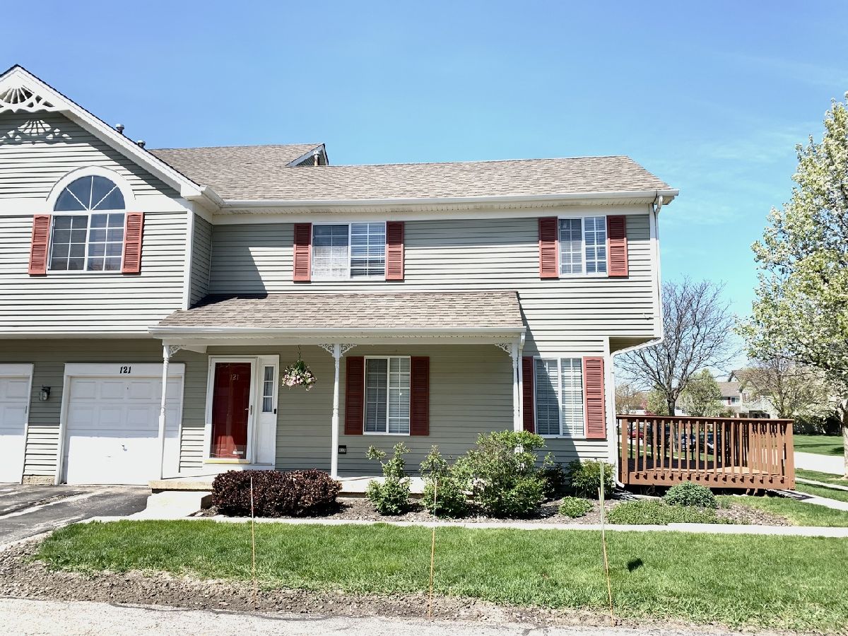 Townhomes & Condos & Homes Sold Woodcreek Village Lake In The Hills Illinois, 121 Village Creek