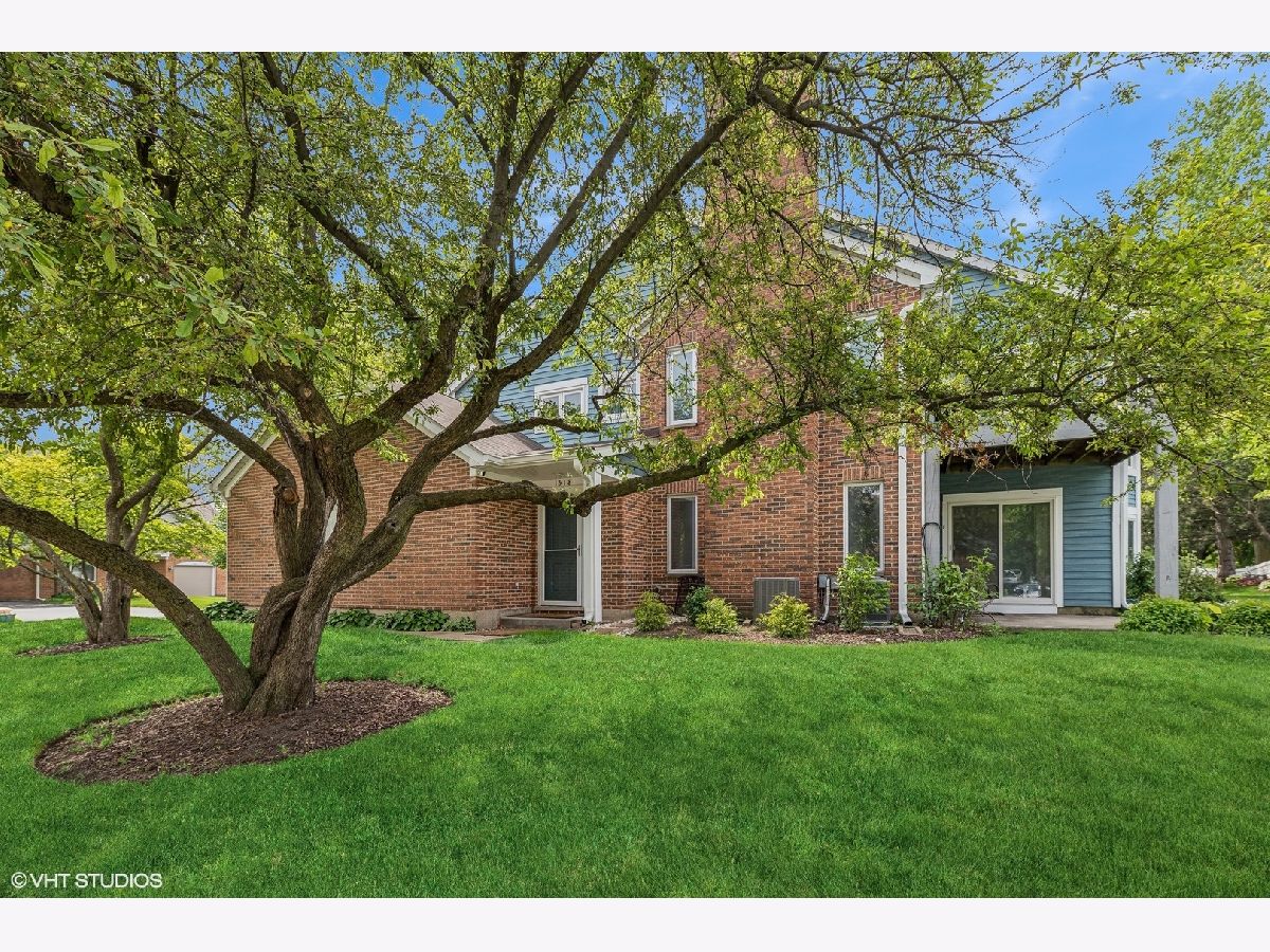 Townhomes & Condos & Homes Sold Arlington On The Ponds Arlington Heights Illinois, 1518 Kendal