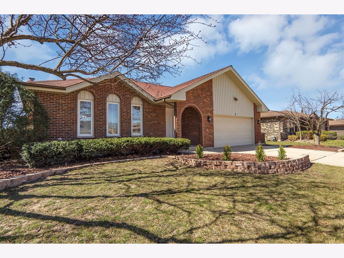 Homes Sold Farmingdale Ridge Darien Illinois, 7810 Surrey