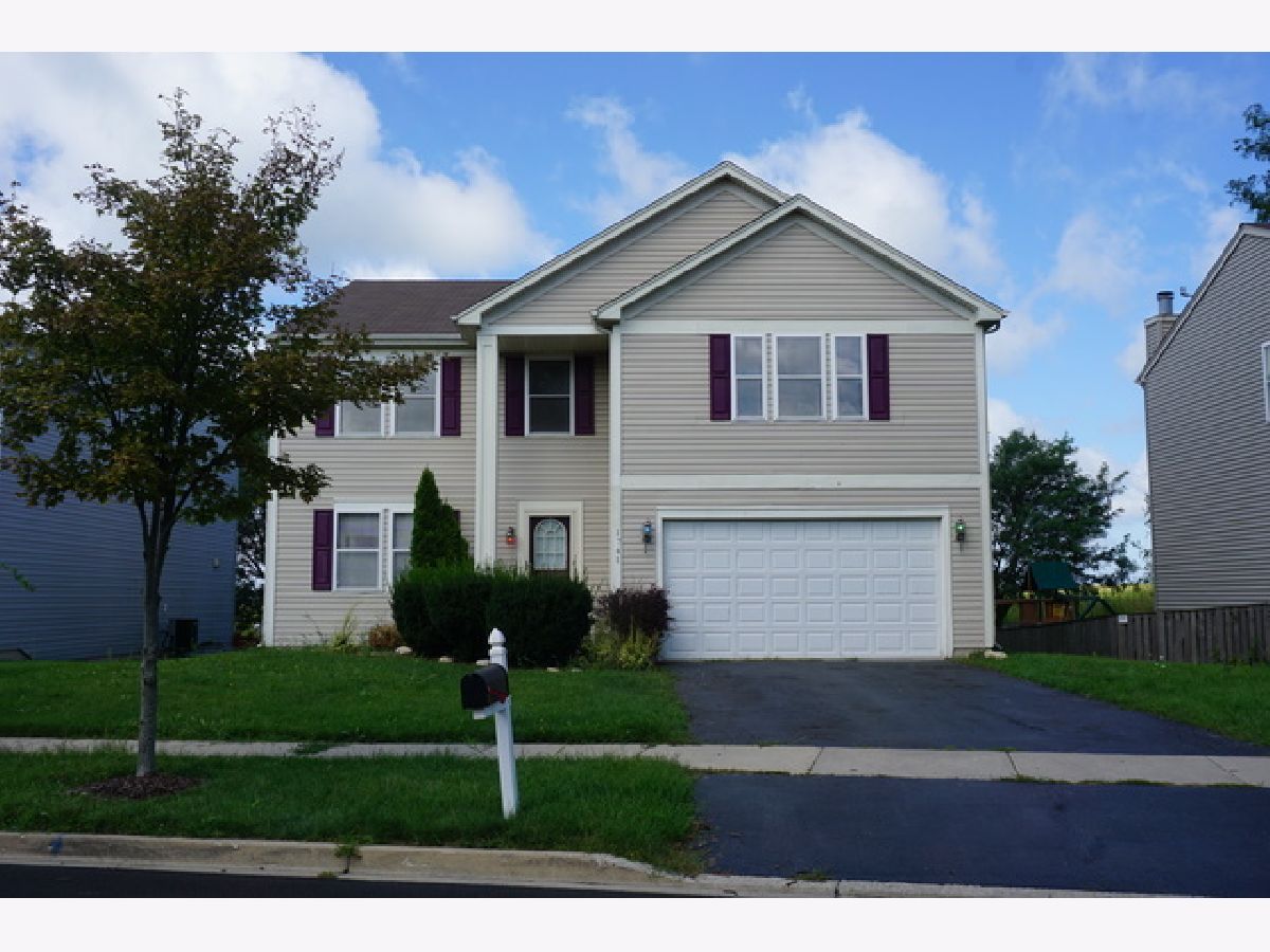 Homes & Condos & Townhomes Rented Fairfield Way Montgomery Illinois, 1741 Ivy