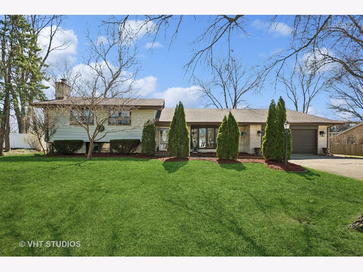Homes & Condominiums Sold Twin Oaks Joliet Illinois, 3010 Twin Oaks