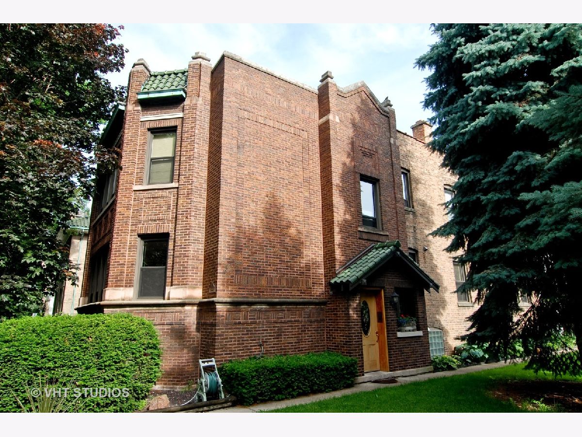 Homes & Condos & Townhomes Rented Bowmanville Chicago Illinois, 2050 Berwyn