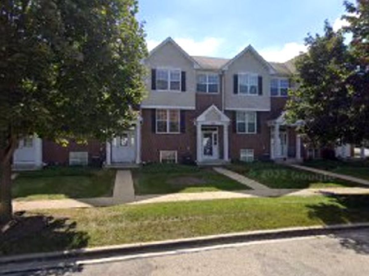 Townhomes & Condos Rented Creekside Romeoville Illinois, 233 Oak Creek
