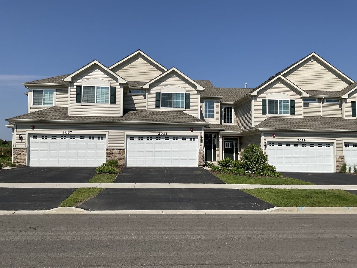 Condos & Townhomes Rented Prairie Commons Batavia Illinois, 2033 Stuttle