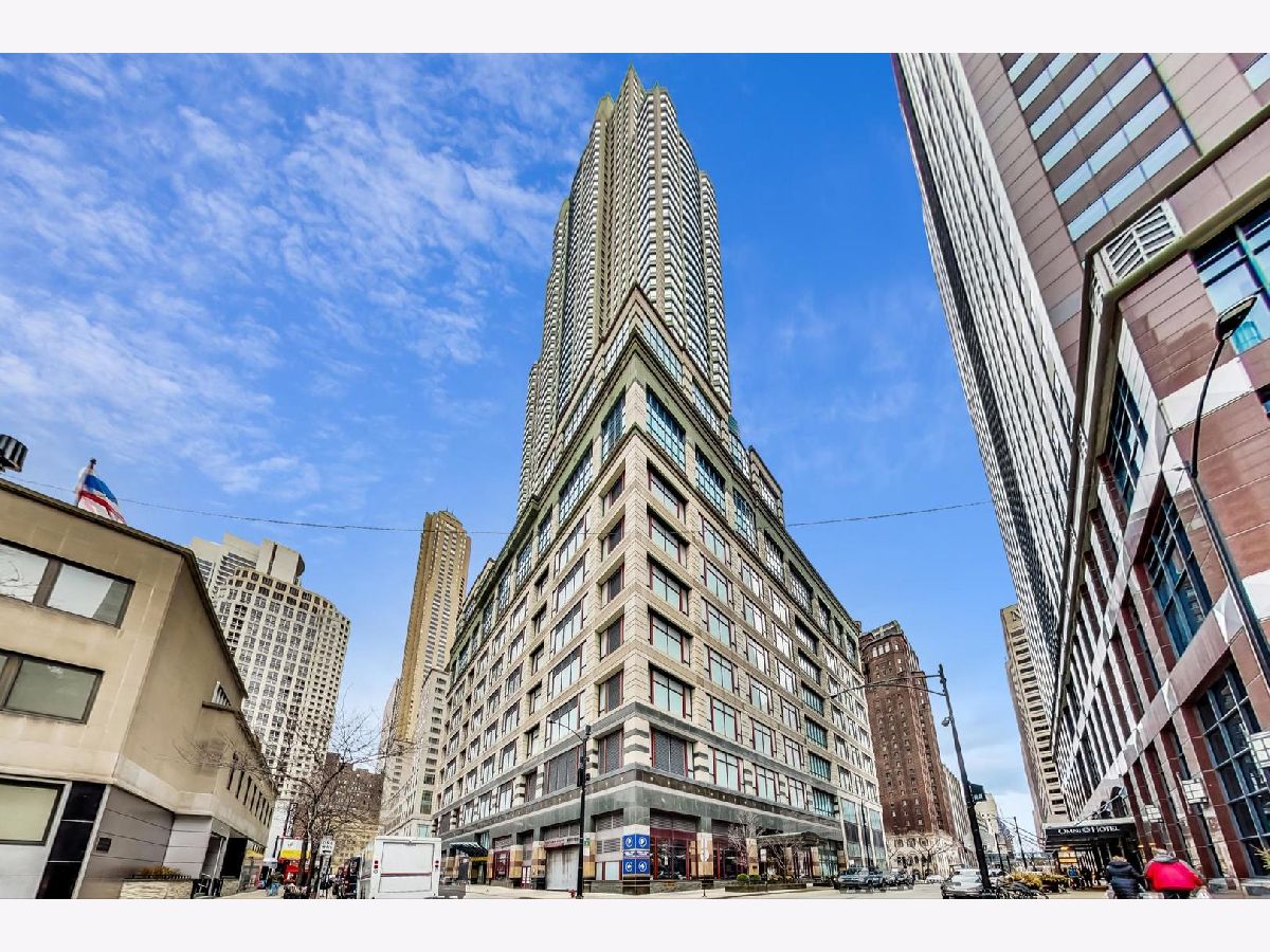Condominiums Sold Chicago Place Chicago Illinois, 100 Huron