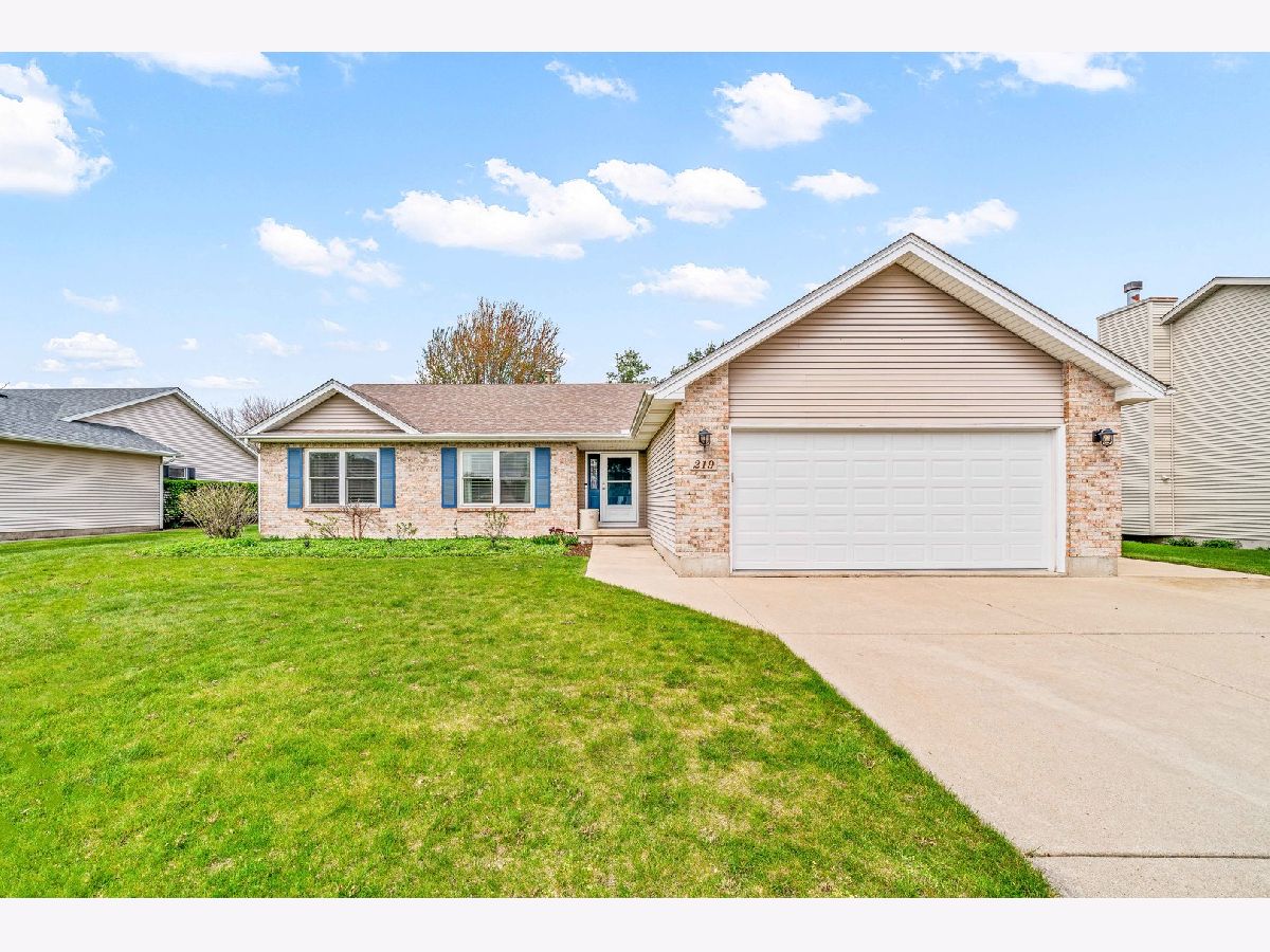 Homes & Townhomes & Condos Sold Townsend Woods Sycamore Illinois, 219 Ashwood