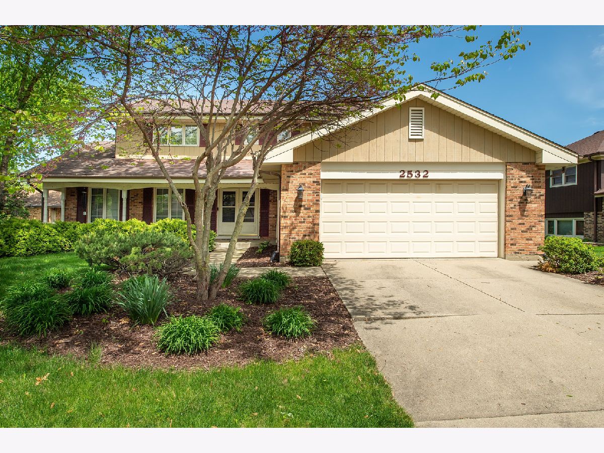 Homes Sold Farmingdale Ridge Darien Illinois, 2532 Aylesbury