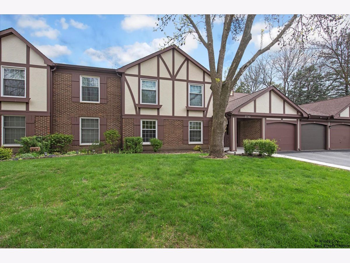 Condominiums & Homes Sold Willow Bend Rolling Meadows Illinois, 2710 Northampton