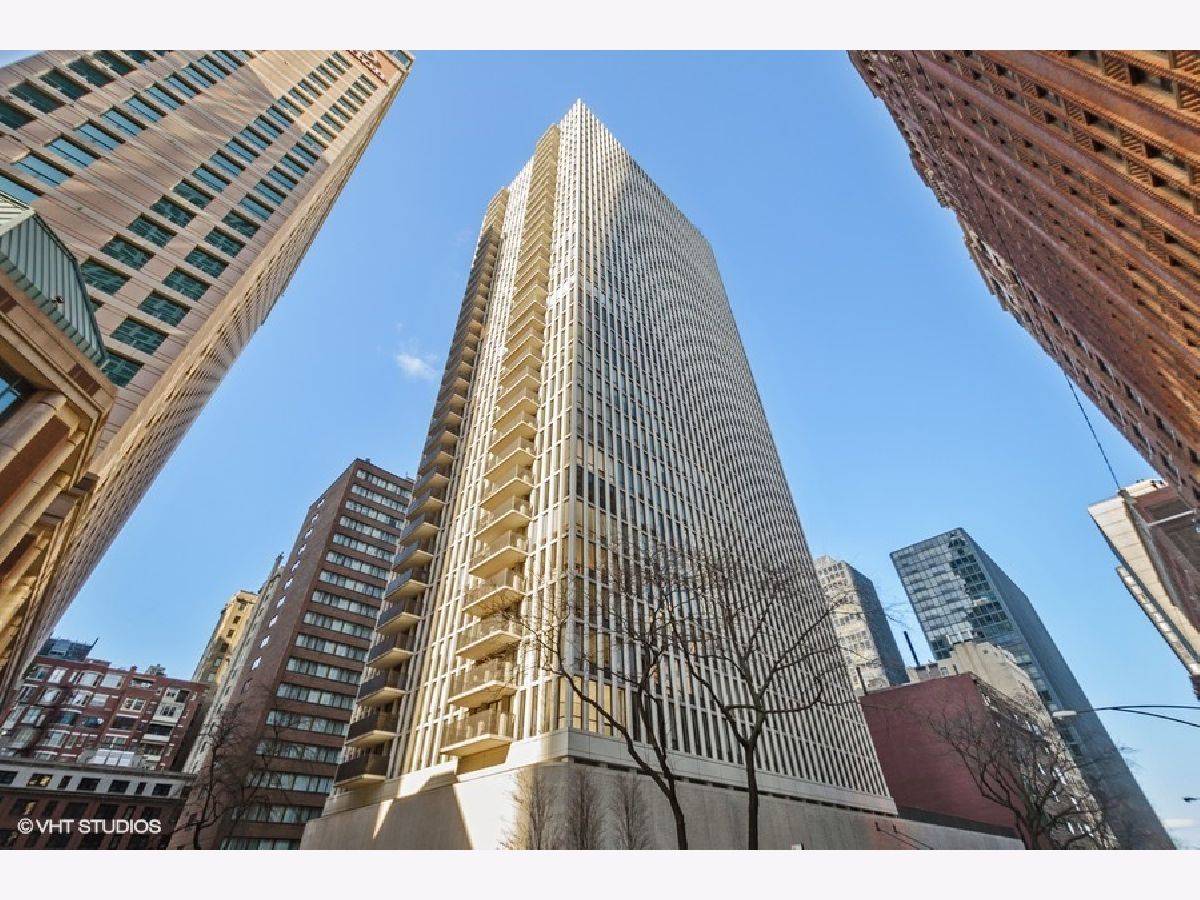 Condos & Townhomes Sold Delaware Place Chicago Illinois, 200 Delaware
