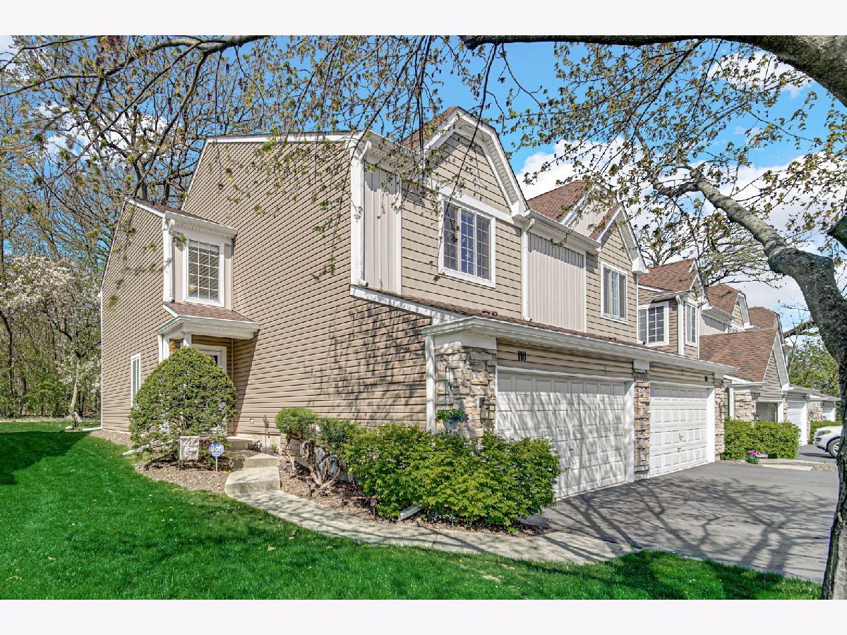 Townhomes Sold Sherwood Forest Streamwood Illinois, 110 Locksley