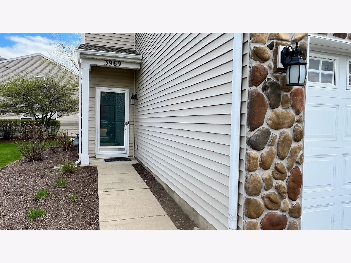 Townhomes & Condos Rented Blackstone Aurora Illinois, 3969 Blackstone