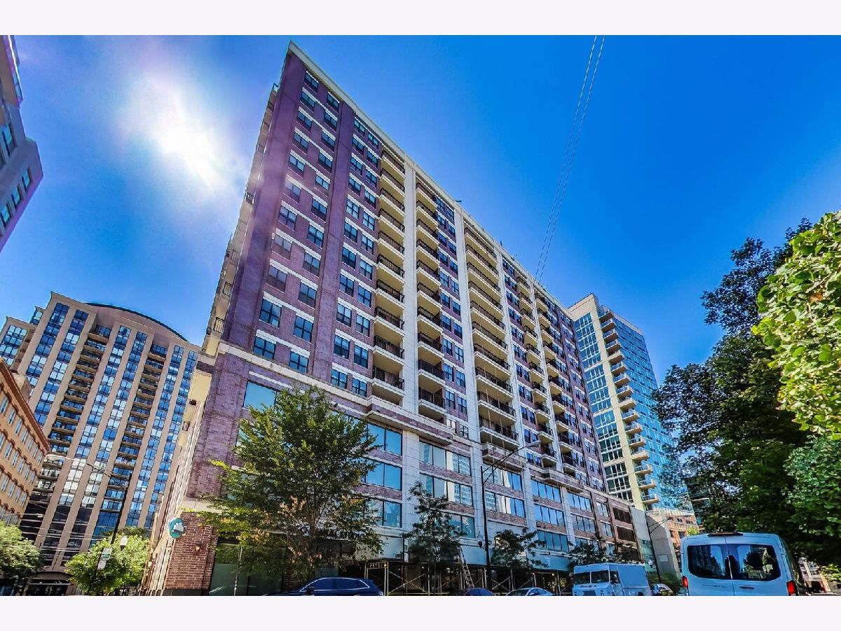 Condos & Townhomes & Homes Rented River North Chicago Illinois, 451 Huron
