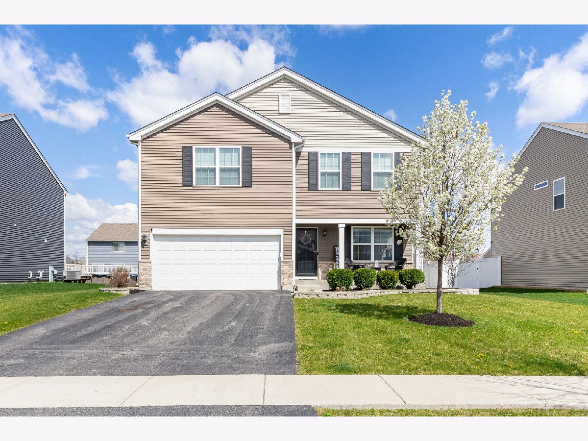 Homes Rented Fall Creek Joliet Illinois, 6015 Winterhaven