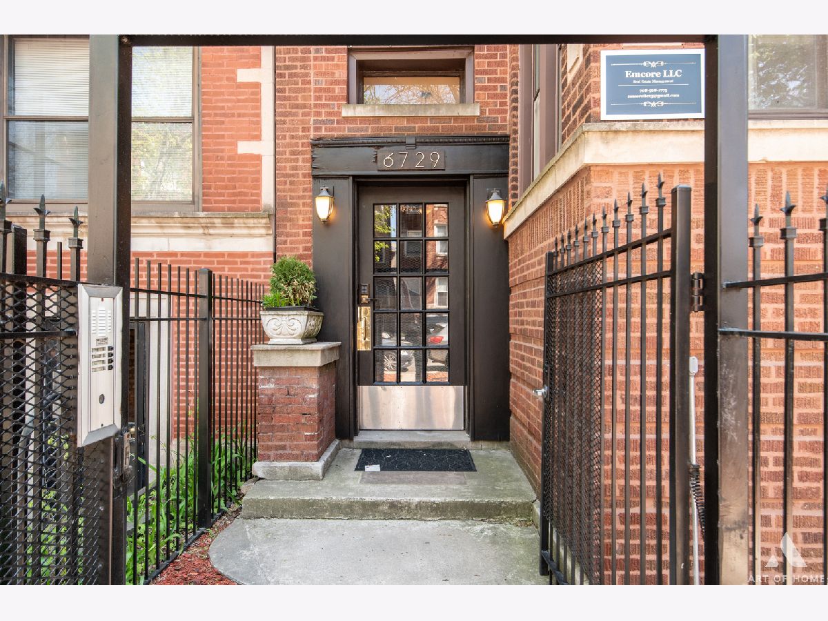 Homes & Condos & Townhomes Rented Southshore Chicago Illinois, 6729 Ridgeland