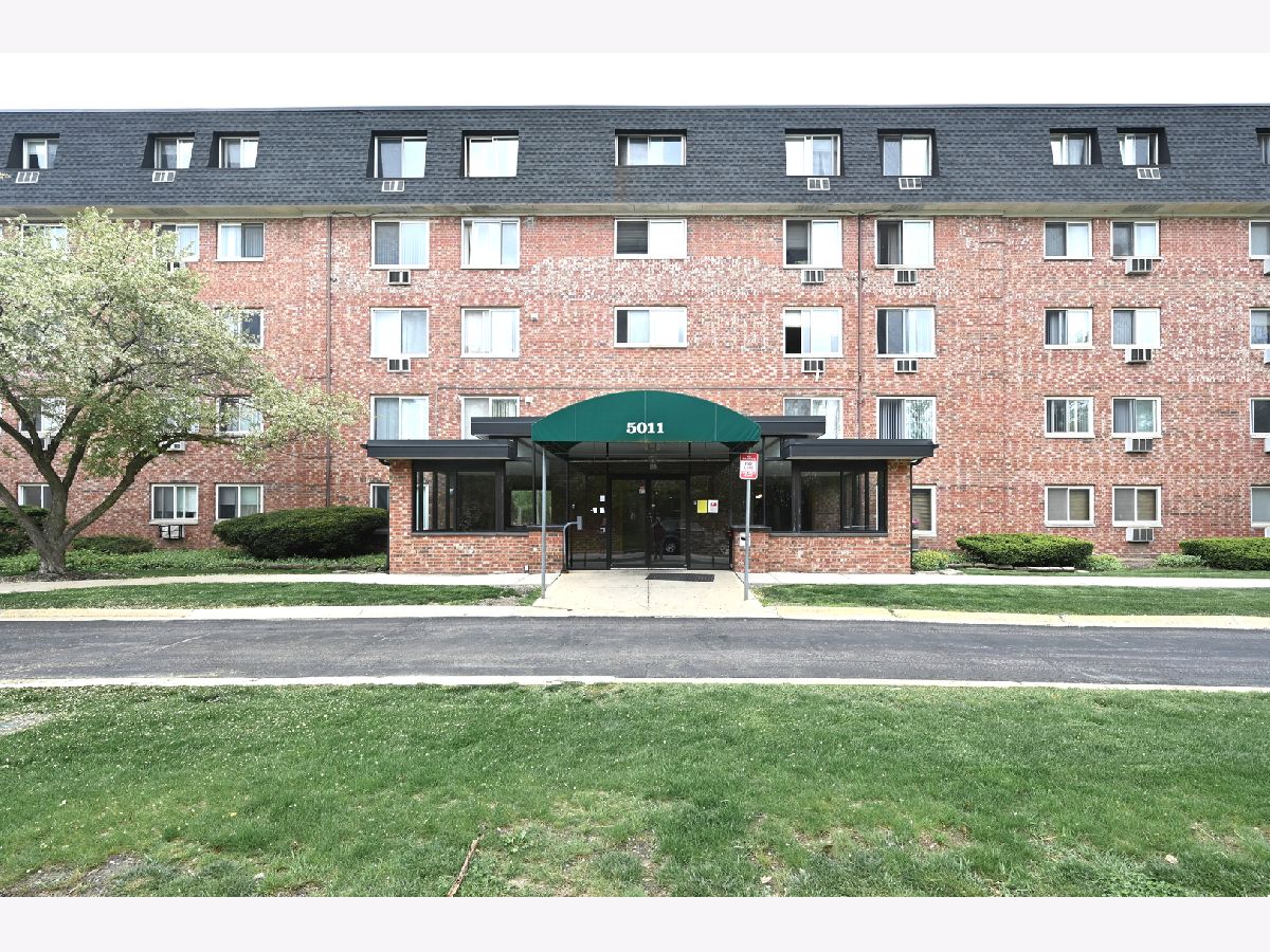 Condominiums Sold Shannon Court Streamwood Illinois, 5011 Valley