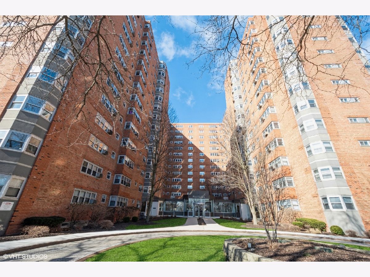 Condominiums Rented Shoreline Park Chicago Illinois, 4950 Marine