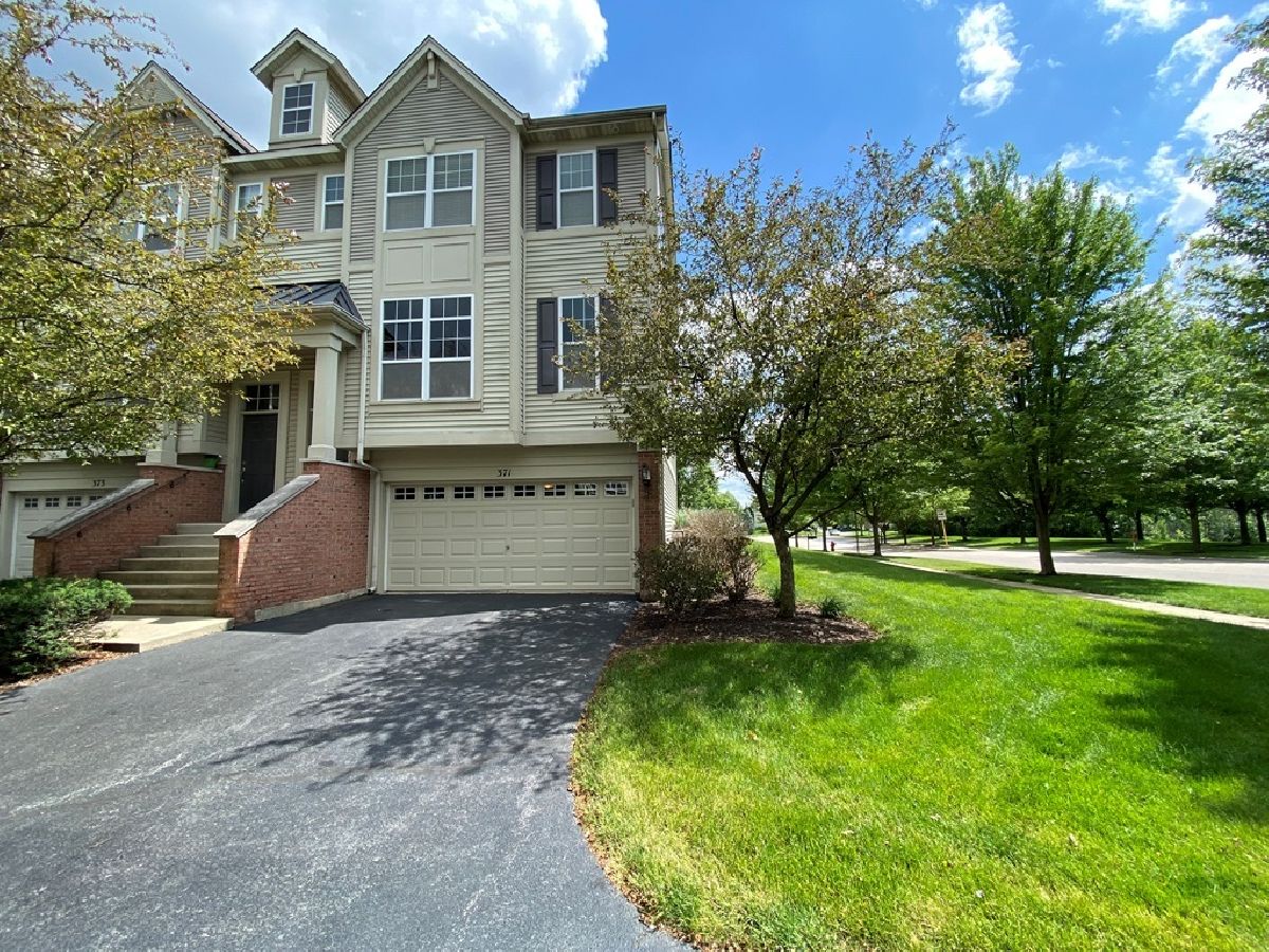 Townhomes Sold Yorkshire Square Aurora Illinois, 371 Commerce