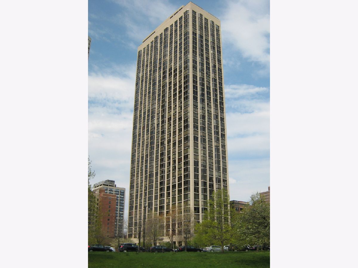Condominiums & Homes Rented Lincoln Park Place Chicago Illinois, 2650 Lakeview