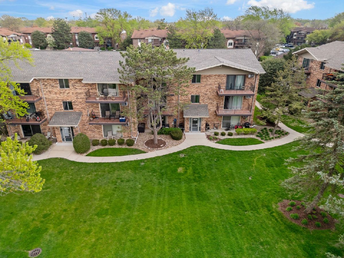 Condominiums Sold Waterbury Crestwood Illinois, 14008 Waterbury