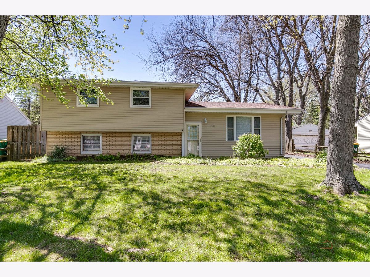 Homes Rented Wildwood Grayslake Illinois, 17833 Iroquois