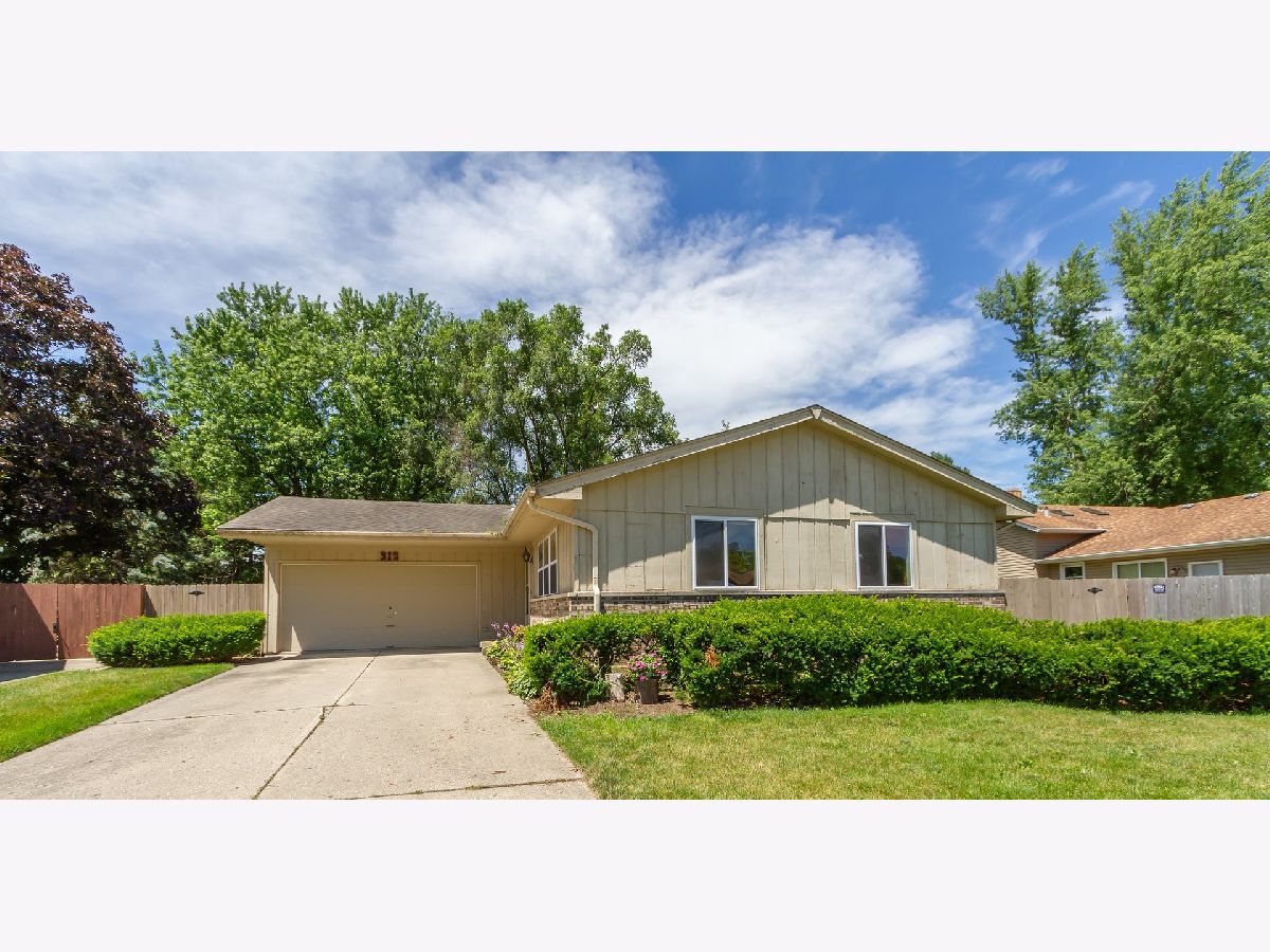 Homes & Condos & Townhomes Sold College Park Elgin Illinois, 312 Dartmouth