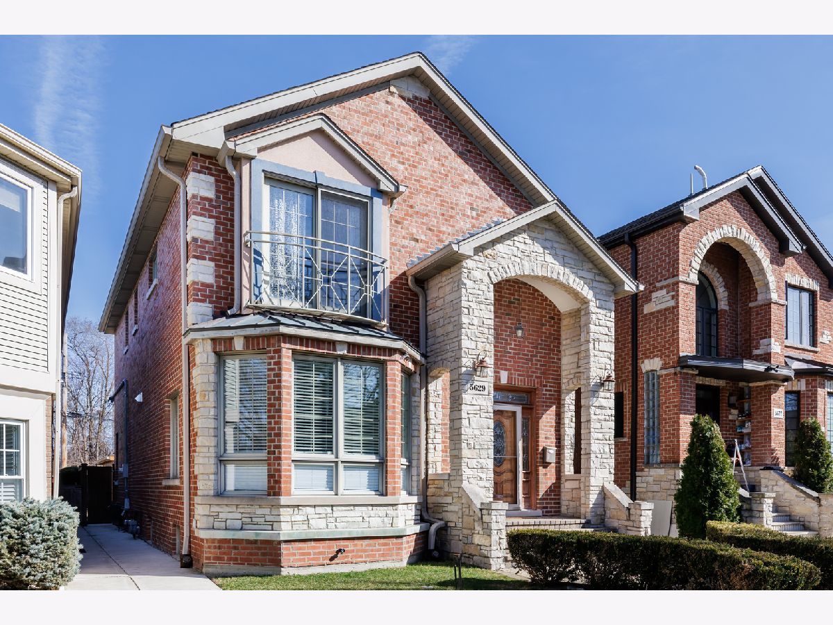 Homes & Condos & Townhomes Rented Sauganash Chicago Illinois, 5629 Kostner