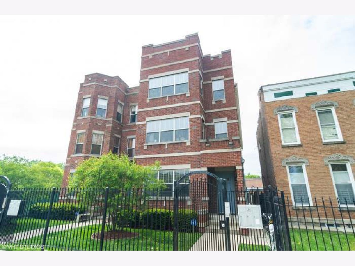 Condominiums Rented Flats On Fulton Chicago Illinois, 2909 Fulton
