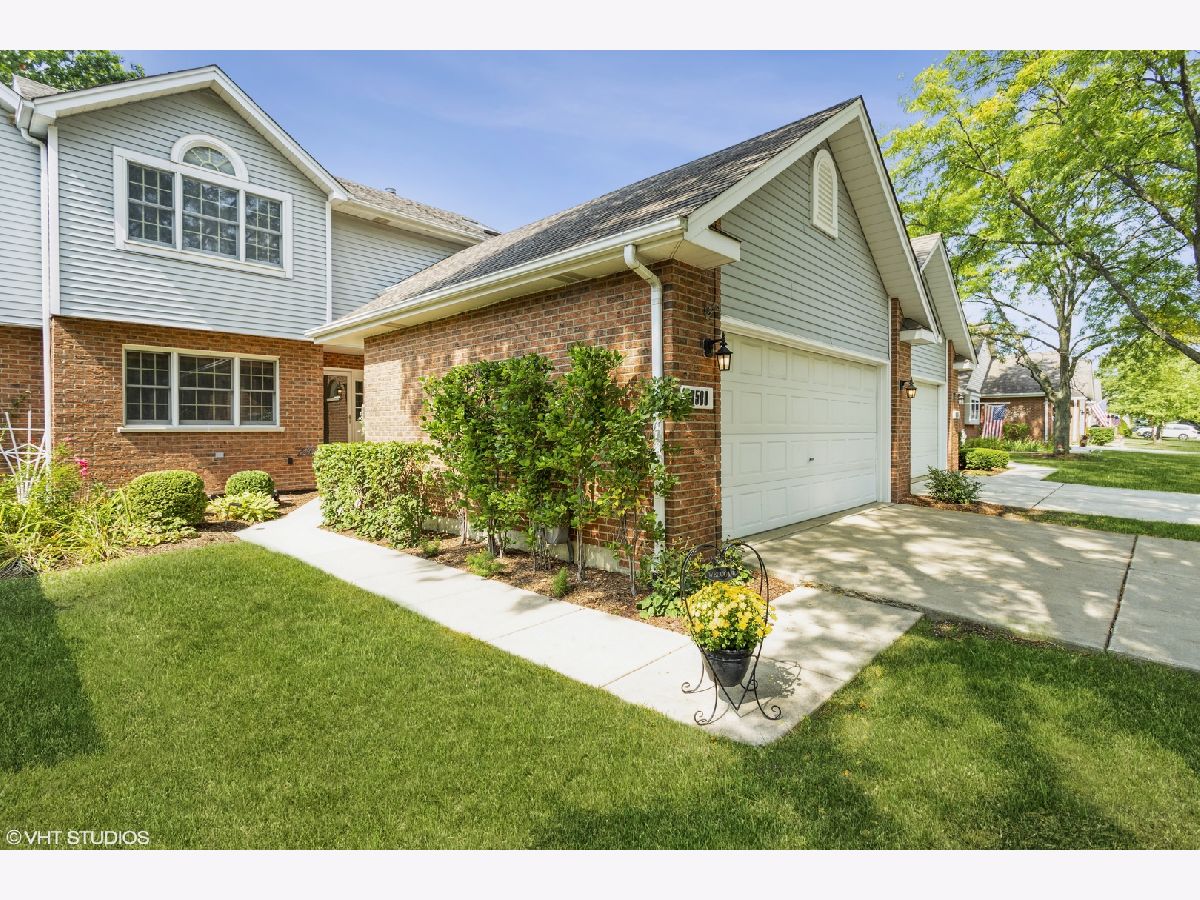 Townhomes Sold Water Tower Courts Darien Illinois, 8580 Pearson