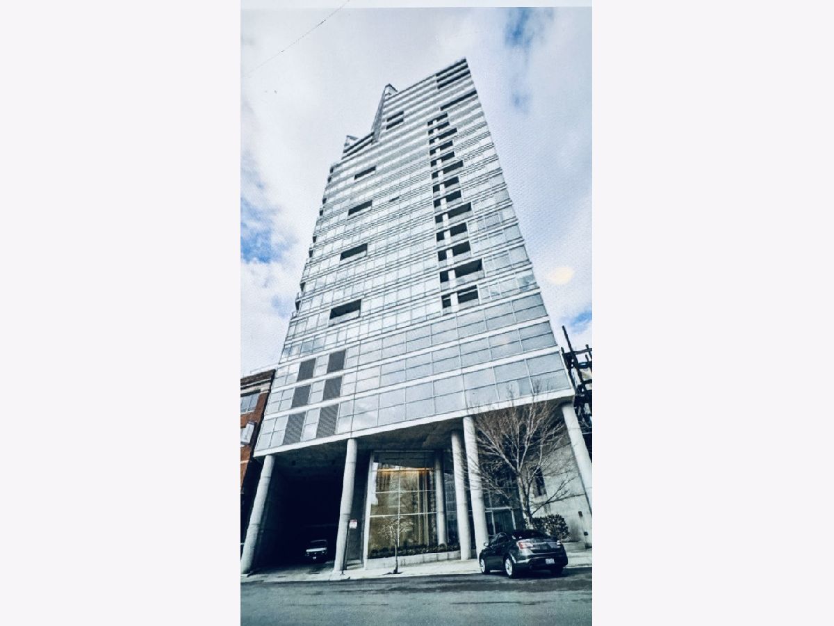 Condominiums Rented Erie On The Park Chicago Illinois, 510 Erie