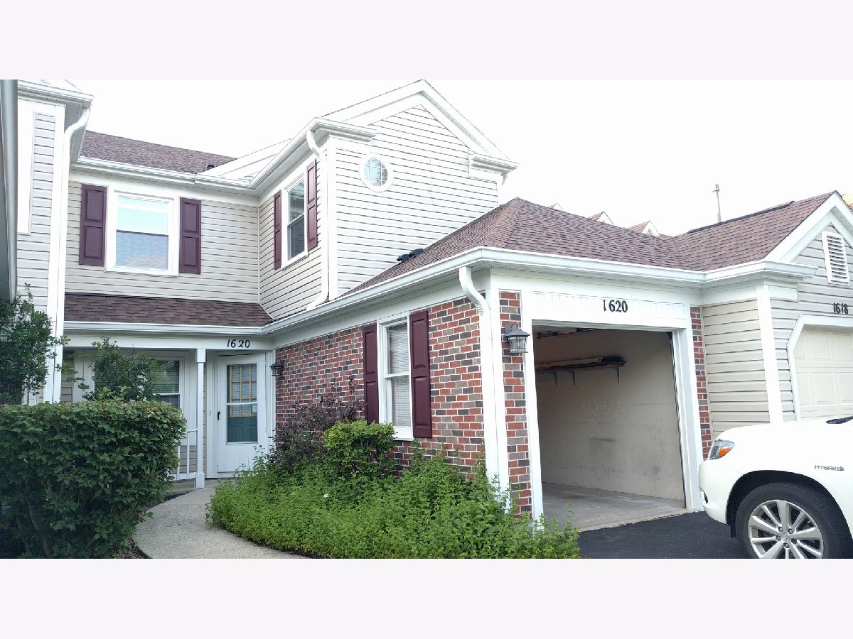 Townhomes & Condos Rented Hampton Farms Elk Grove Village Illinois, 1620 Vermont