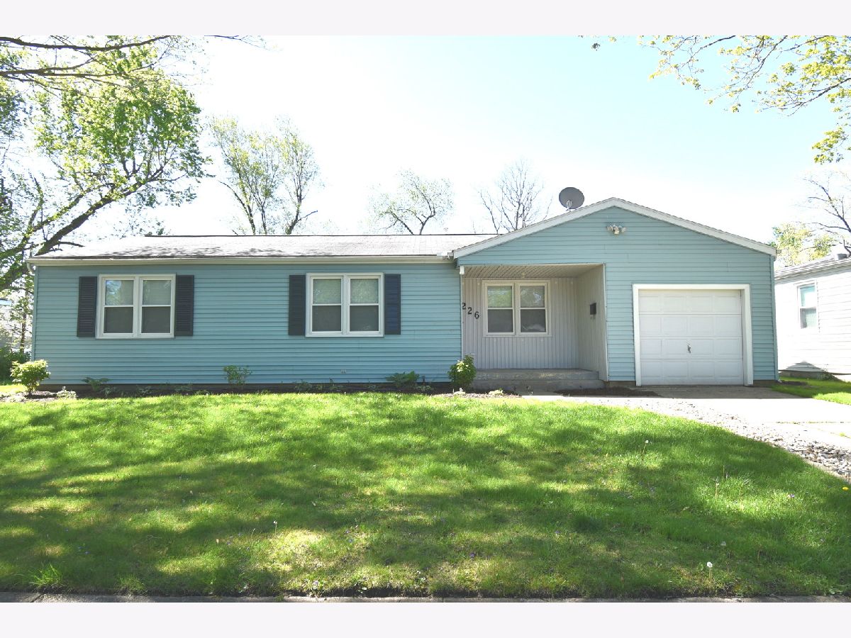 Homes & Condos & Townhomes Sold Meadowbrook Bloomington Illinois, 226 Magnolia