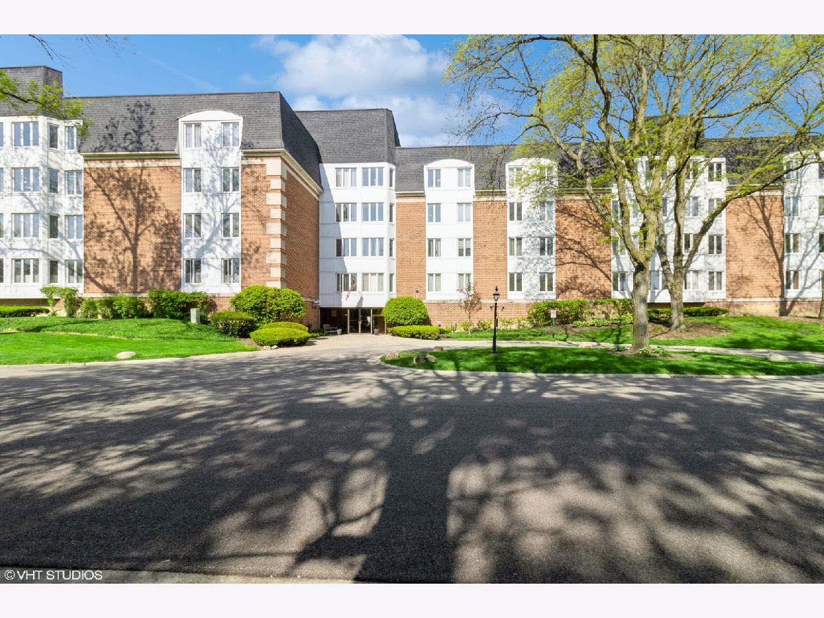 Condominiums Sold Cambridge On The Lake Buffalo Grove Illinois, 175 Lake