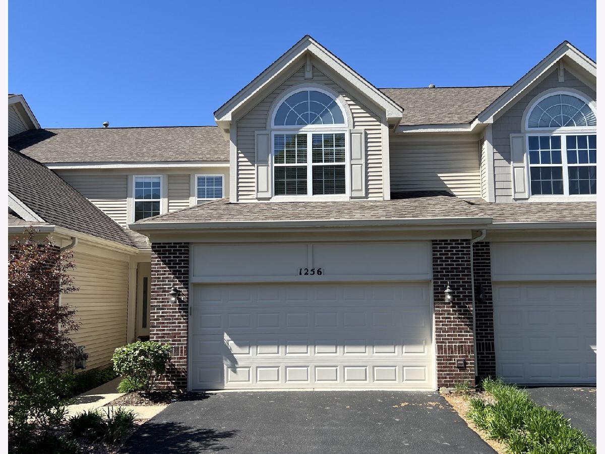 Homes & Townhomes & Condos Rented Stonebridge Aurora Illinois, 1256 Townes