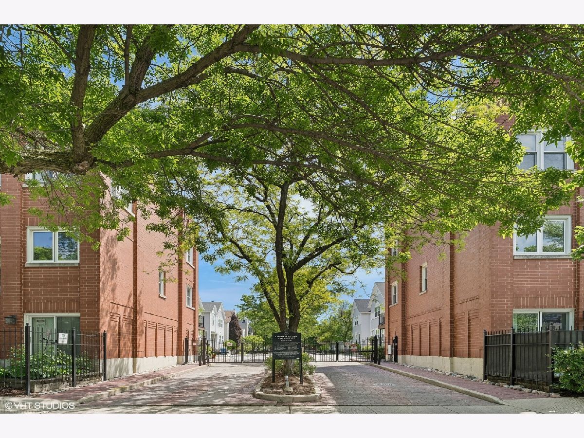 Townhomes & Condos & Homes Sold Landmark Village Chicago Illinois, 2835 Wolcott