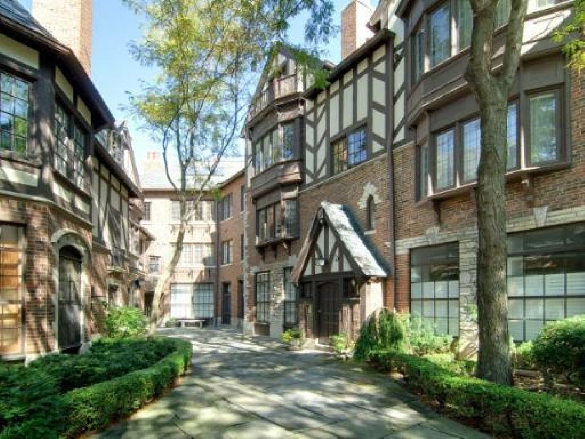 Condominiums Rented The Chimneys Winnetka Illinois, 551 Hill