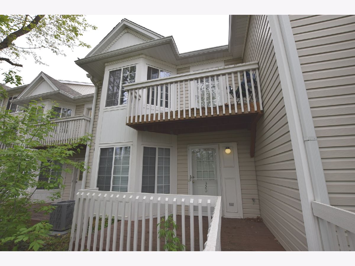 Townhomes & Condos Sold Treehouse In The Woods Round Lake Illinois, 320 Treehouse