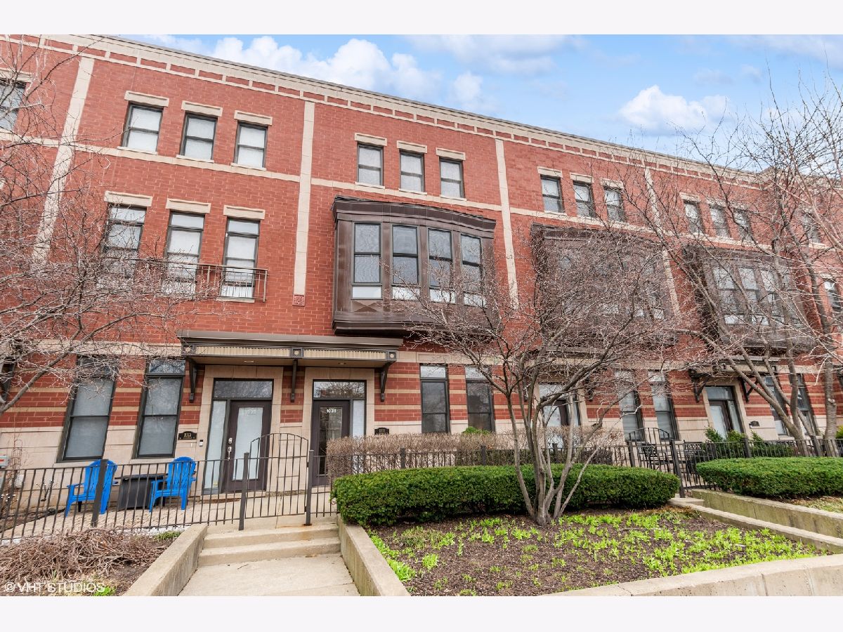 Townhomes & Condos Sold River Village Chicago Illinois, 1031 Riverwalk