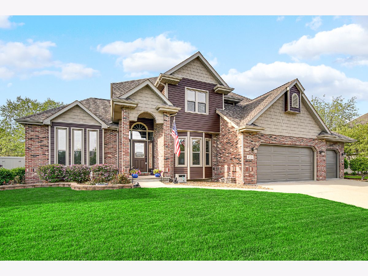 Homes Sold Vintage Shorewood Illinois, 1221 David A Barry