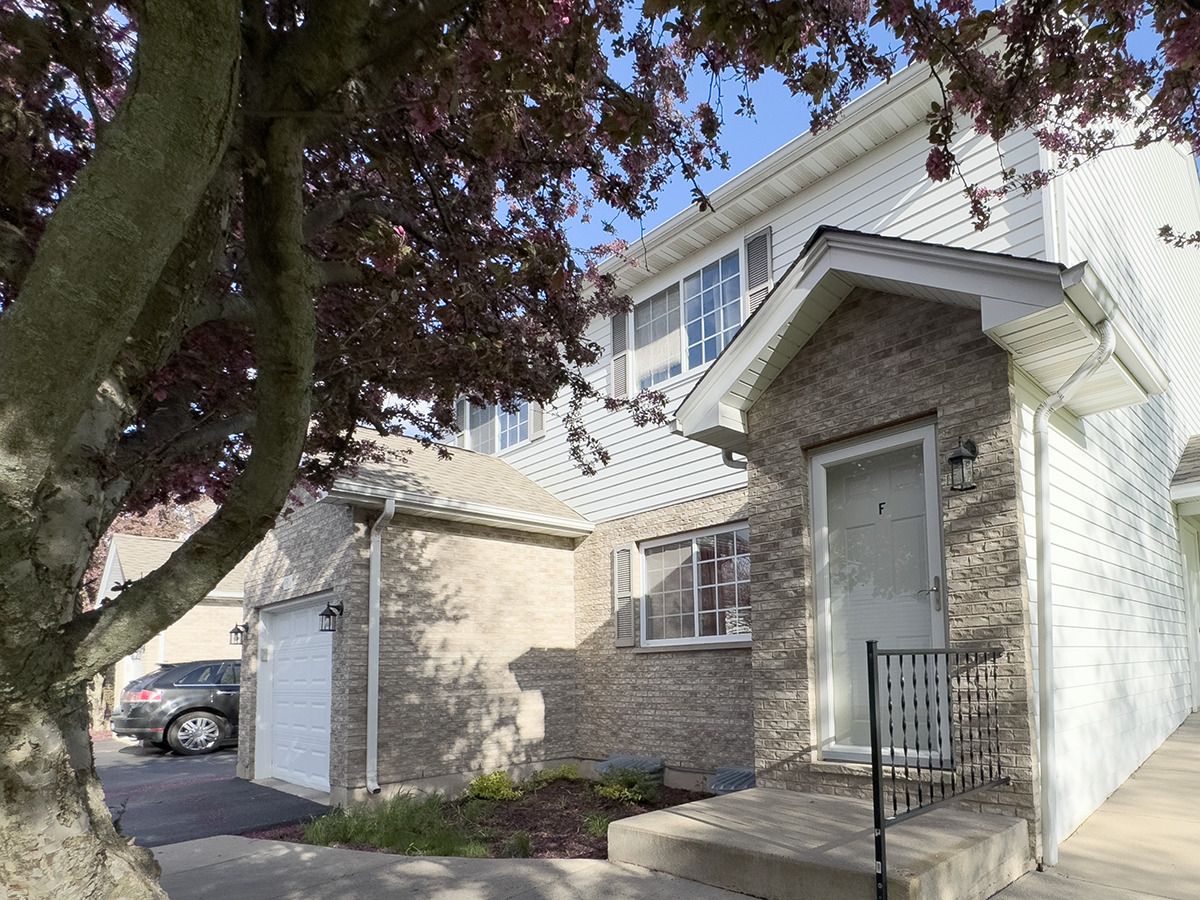 Homes & Townhomes & Condos Sold Foxpointe Sycamore Illinois, 981 Constance