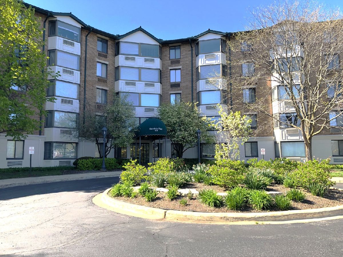 Condominiums Rented Greenbriar Place Glen Ellyn Illinois, 470 Fawell