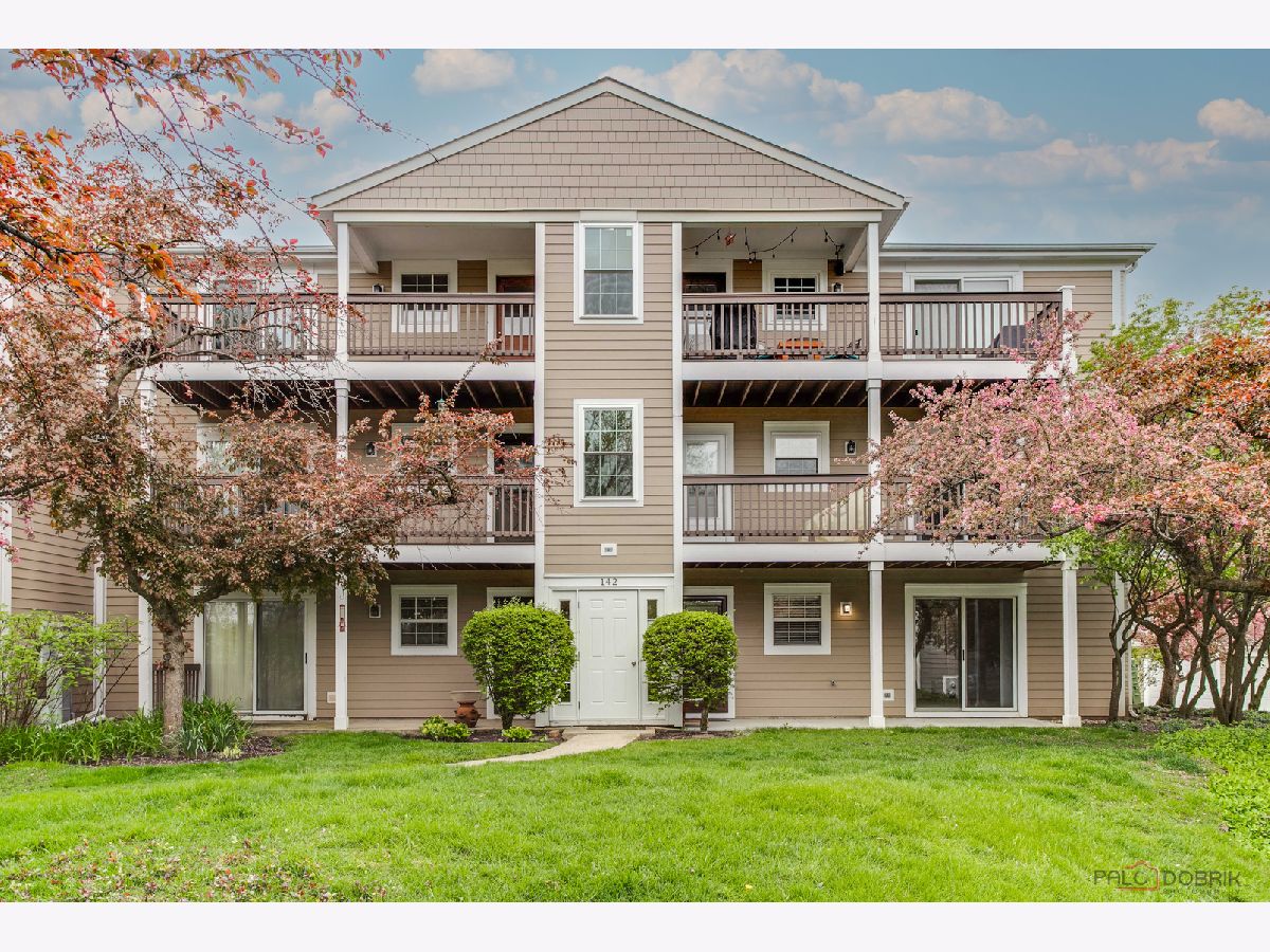 Condominiums Rented Cambridge Green Libertyville Illinois, 142 Winchester