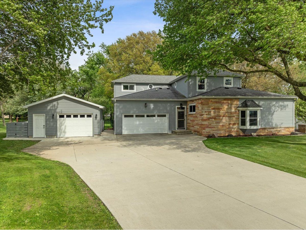 Homes & Condos & Townhomes Sold Crestwicke Bloomington Illinois, 8979 N 1550 East